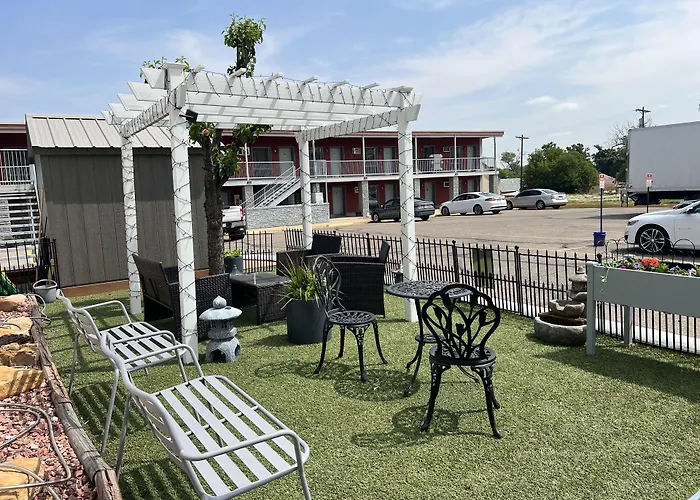 Midtown Inn & Suites