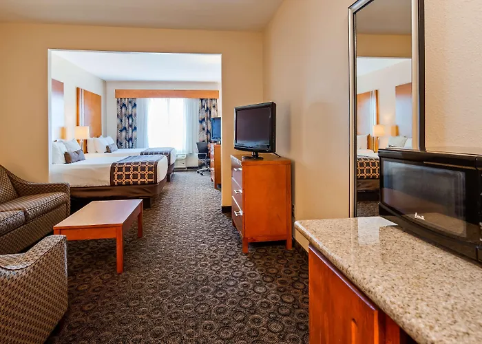 Best Western Plus Rose City Conference Inn