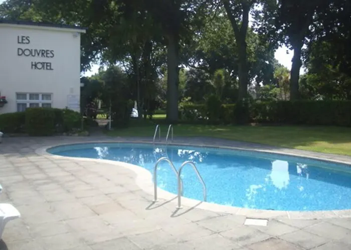 Les Douvres Hotel
