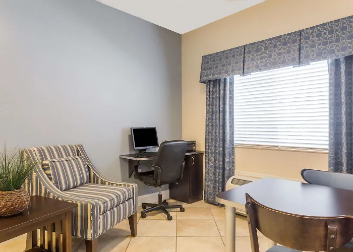 Microtel Inn & Suites By Wyndham Spring Hill/Weeki Wachee