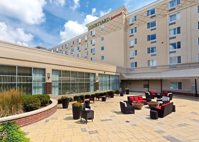 Courtyard Fort Wayne Downtown At Grand Wayne Convention Center