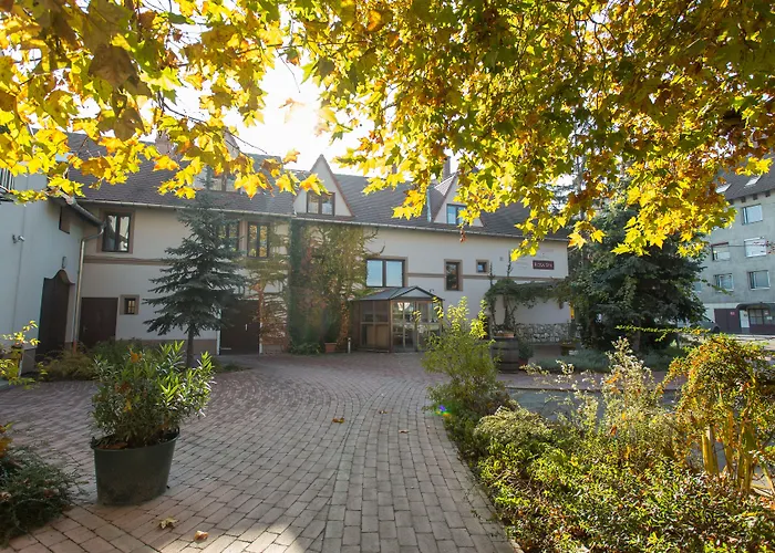 Révész Hotel, Restaurant&Rosa Spa