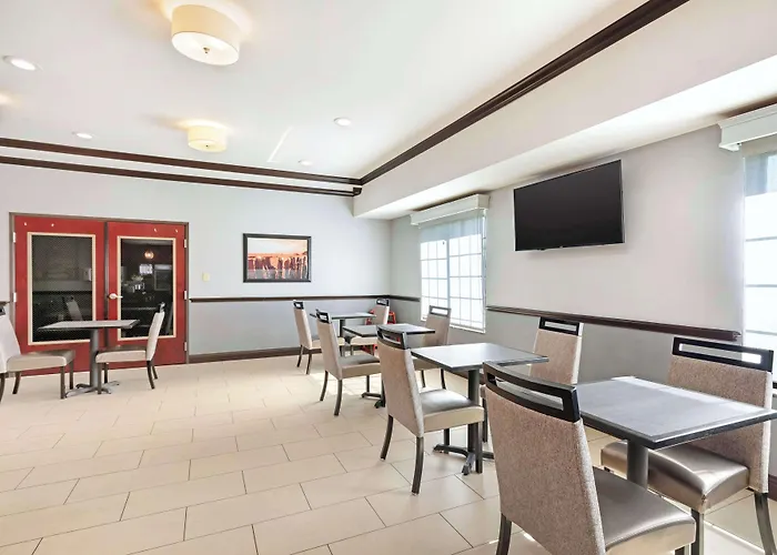 Best Western Carthage Inn & Suites