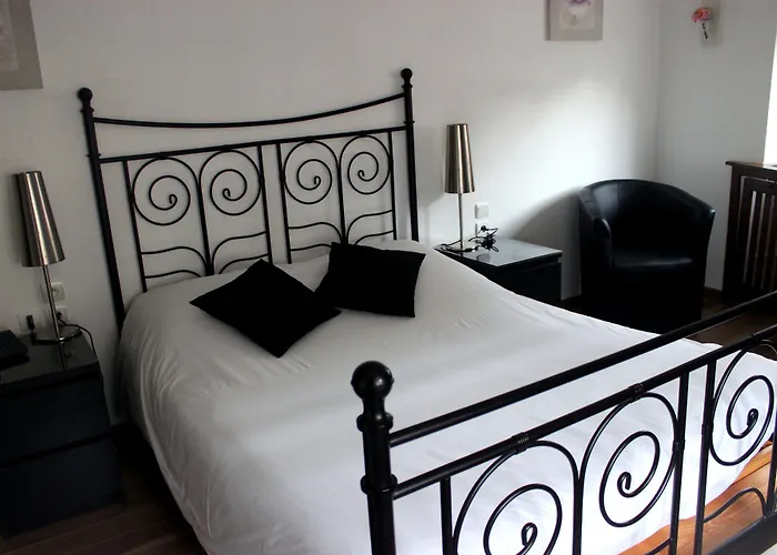 A La Maison Rouge Hotel & Restaurant