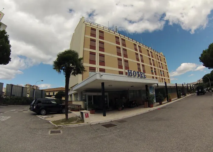 Benny Hotel