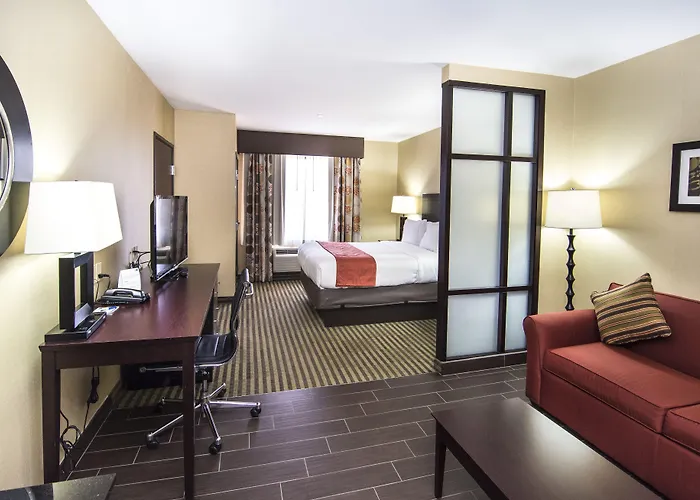 Holiday Inn Express & Suites Elkton - University Area By Ihg