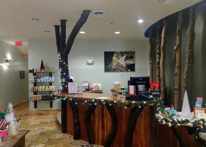 Hope Lake Lodge & Indoor Waterpark