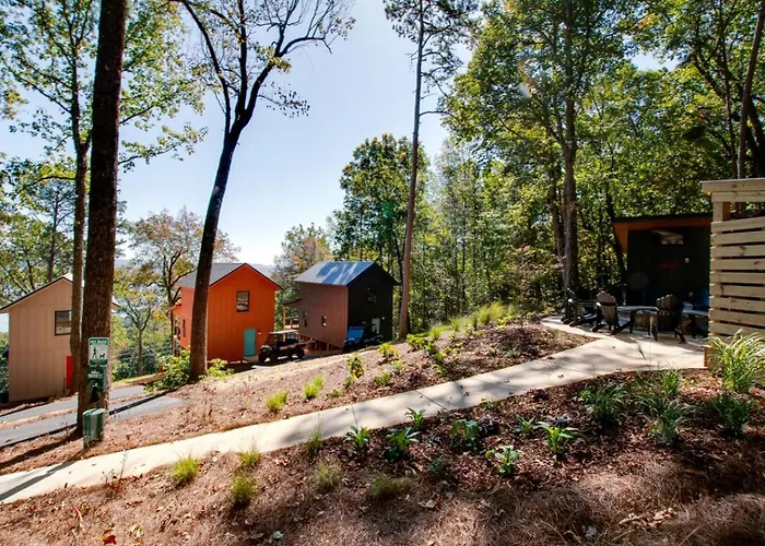 Gorgeous Cabin Great For Groups Or Families With Jacuzzi, Fire Pit And Views In Alabama