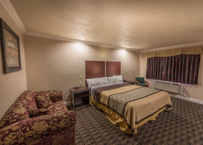 Edge Water Inn