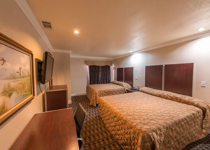 Edge Water Inn