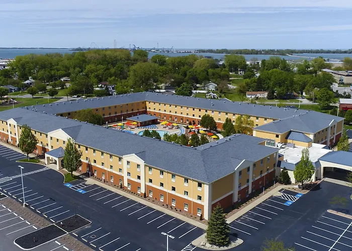 Cedar Point'S Express Hotel