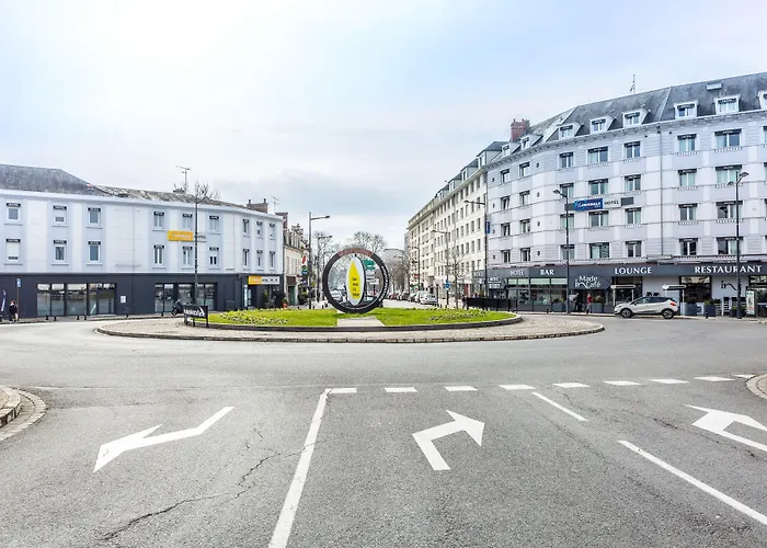 Hotel The Originals Access - Proche Centre-Ville - Gare