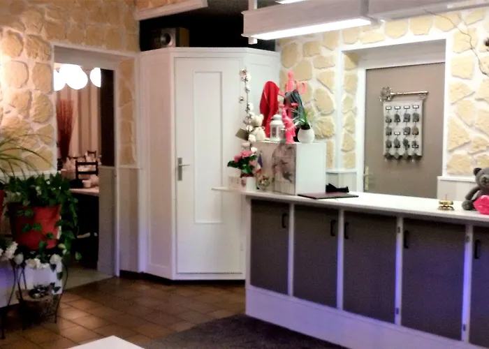 Le Merle Blanc Hotel Logis