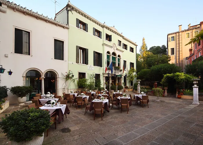 Pensione Accademia - Villa Maravege