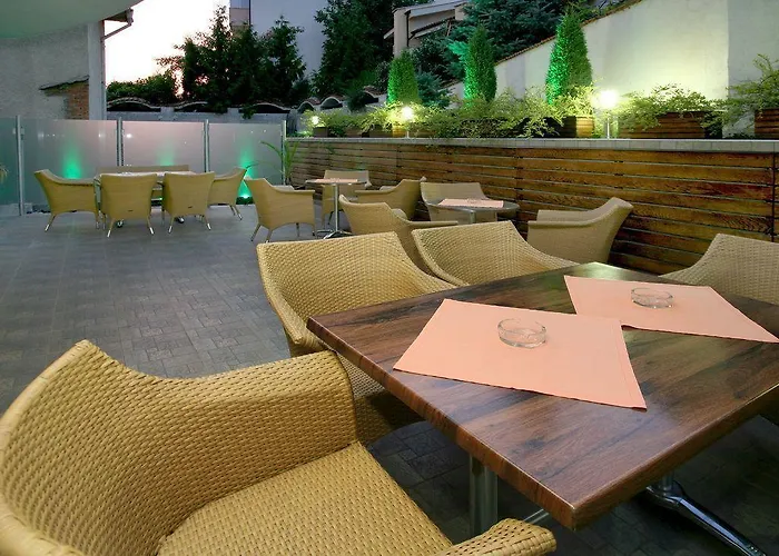 Riverside Family Hotel
