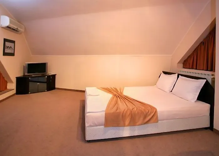 Riverside Family Hotel