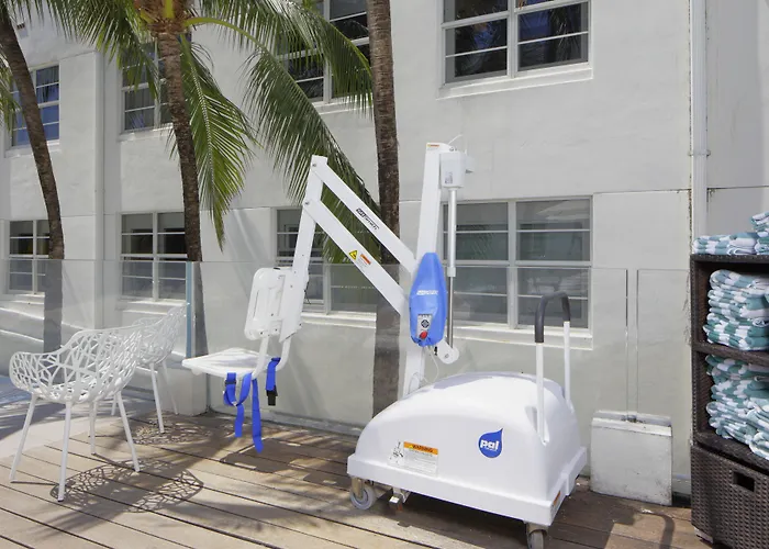 Hotel Breakwater South Beach