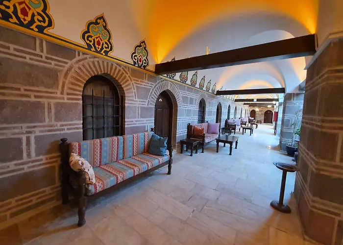 Cesme Kanuni Kervansaray Historical Hotel