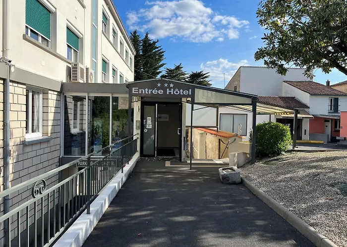 Brit Hotel Du Parc Niort Centre-Parking Gratuit