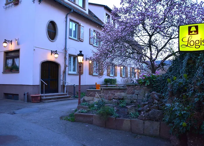 Logis Hotel Du Centre - Halte Ideale En Cyclotourisme Avec Garage A Velos Clos