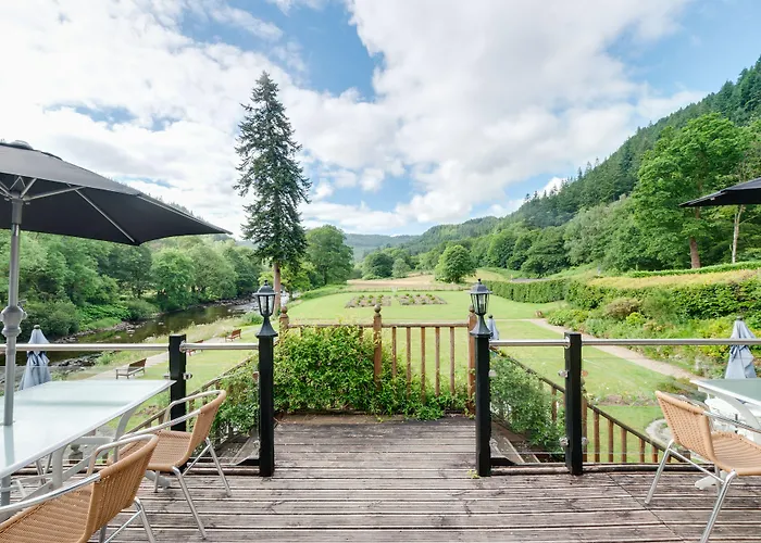 Craig-Y-Dderwen Riverside Hotel