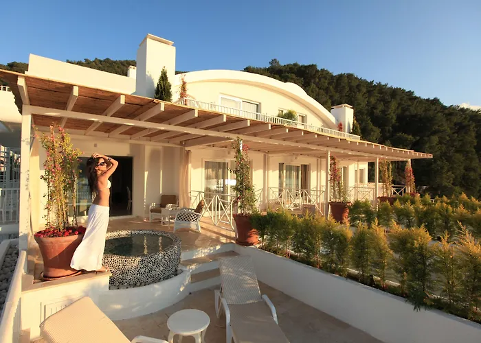 Yacht Classic Hotel - Boutique Class