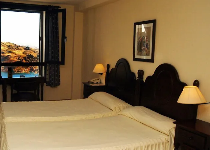 Hotel Tugasa Arco De La Villa