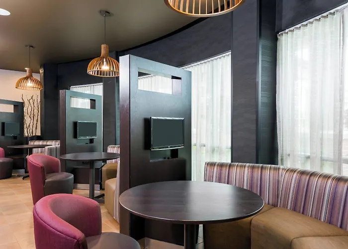Courtyard By Marriott Buffalo Airport