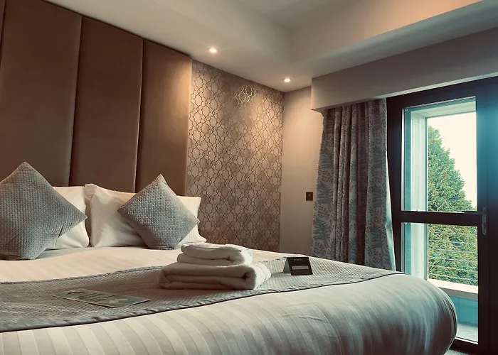Boston West Hotel