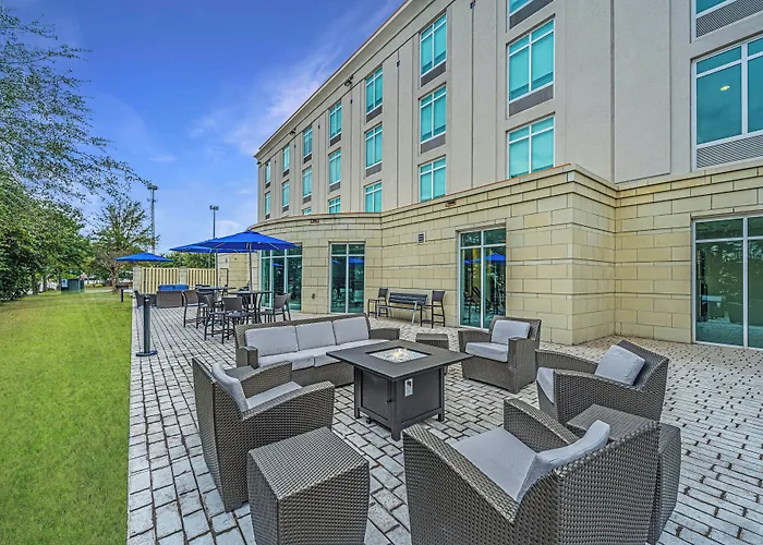 Holiday Inn Express & Suites Charleston Arpt-Conv Ctr Area By Ihg