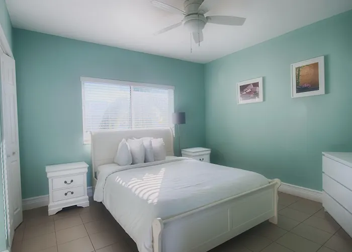 Hollywood Beachside Boutique Suite