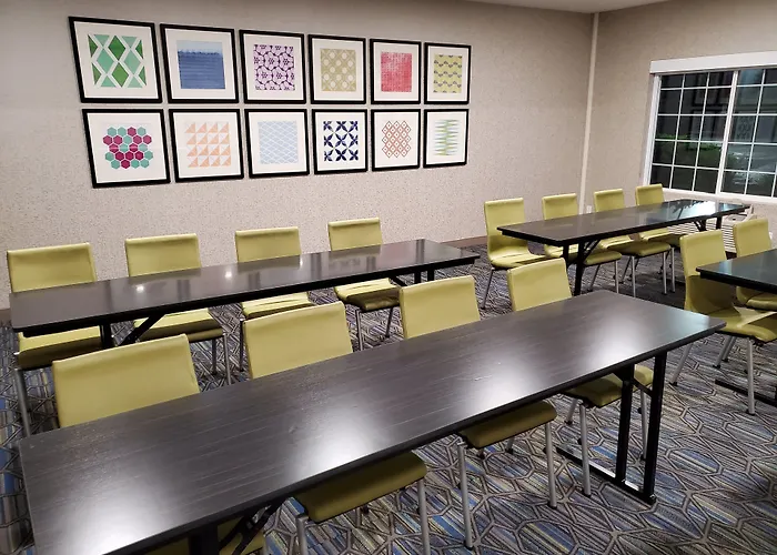 Holiday Inn Express & Suites Lincoln City By Ihg