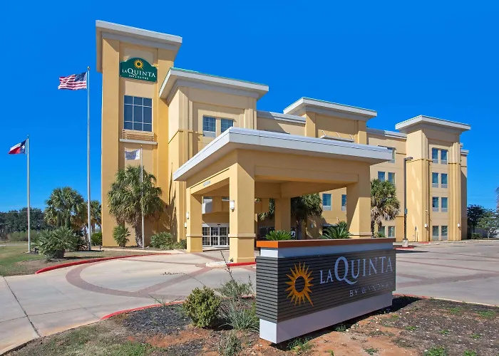 La Quinta By Wyndham Pearsall
