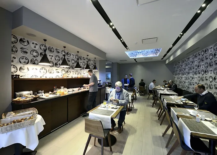 Square Hotel