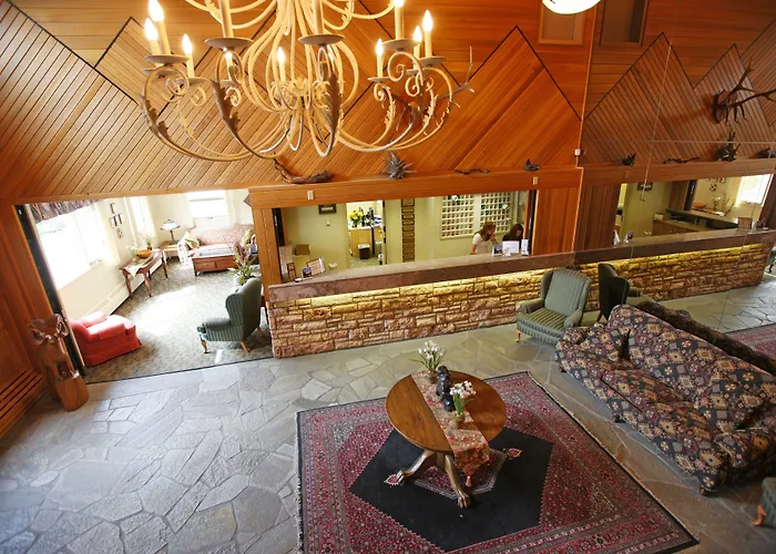 Mountaineer Lodge