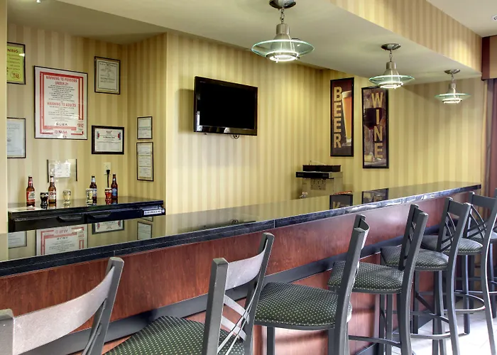 Cobblestone Hotel - Wayne