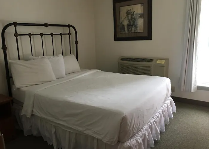 All Suites Inn Budget Host