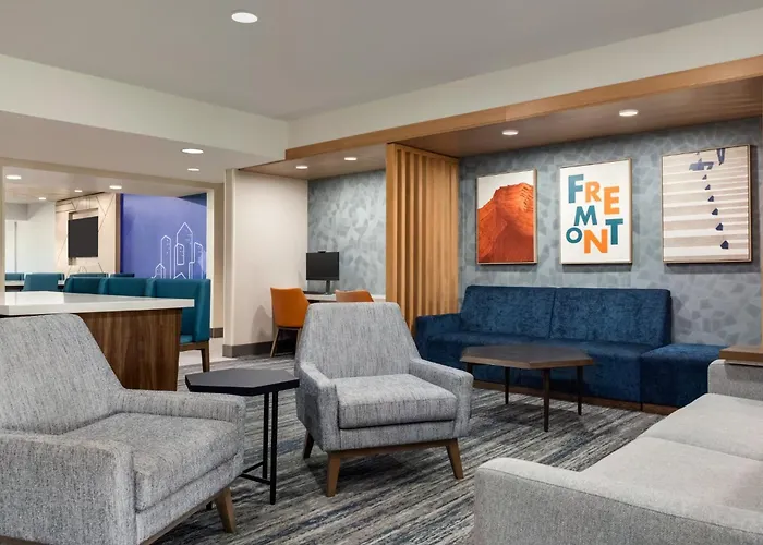 Holiday Inn Express & Suites North Fremont By Ihg