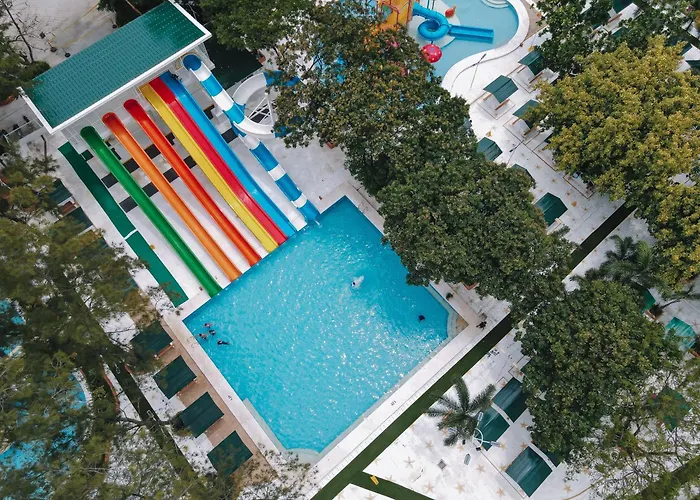 Villa Excellance Beach And Wave Pool Resort
