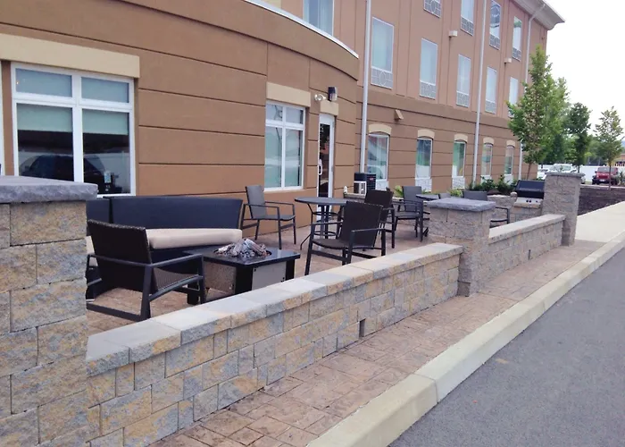 Holiday Inn Express & Suites Utica, Ny