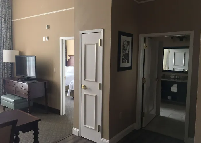 Embassy Suites Savannah Historic District
