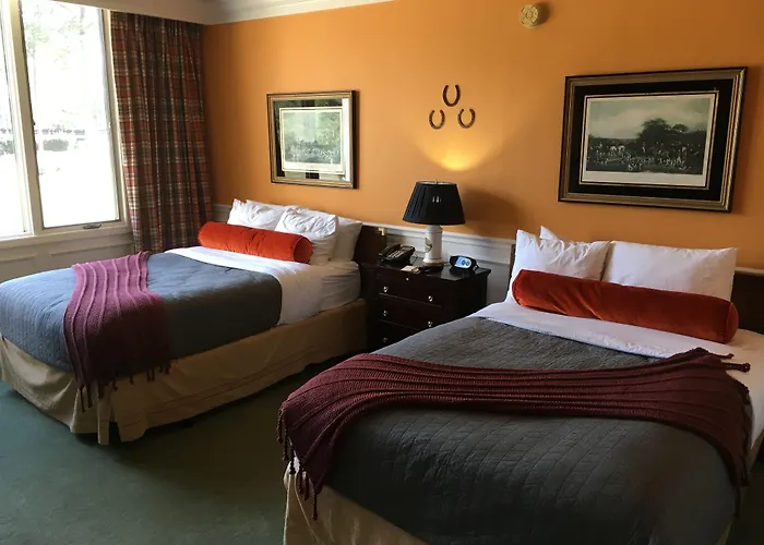 The Inn At Houndslake