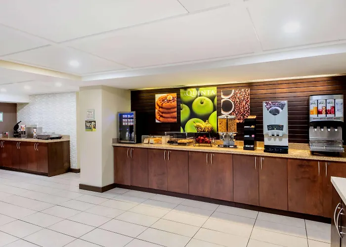 La Quinta By Wyndham Oshawa