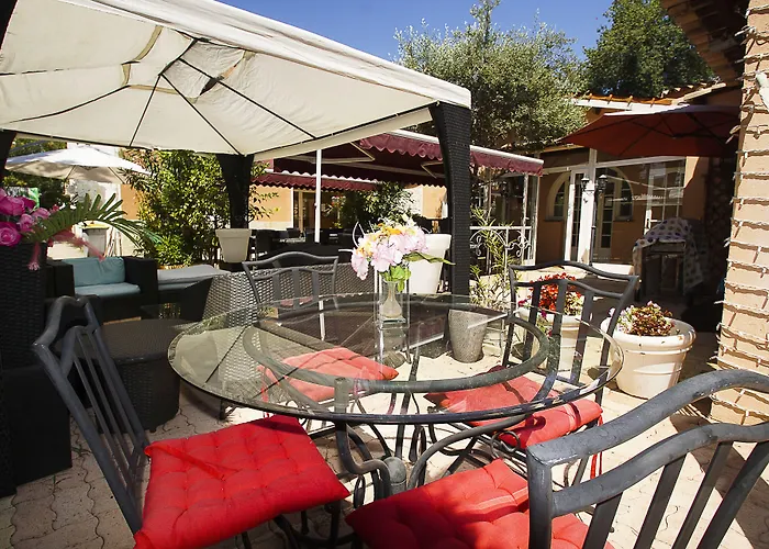 Hôtel Le Derby terrasse et parking