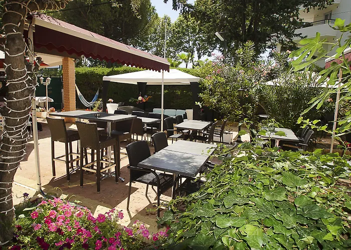 Hôtel Le Derby terrasse et parking