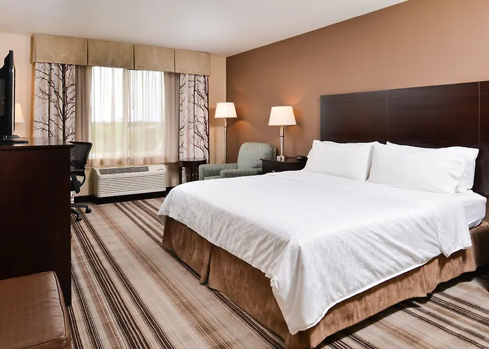 Holiday Inn Express & Suites Emporia Northwest By Ihg