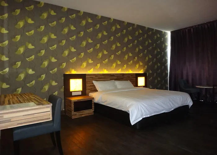 Waterfront Boutique Hotel