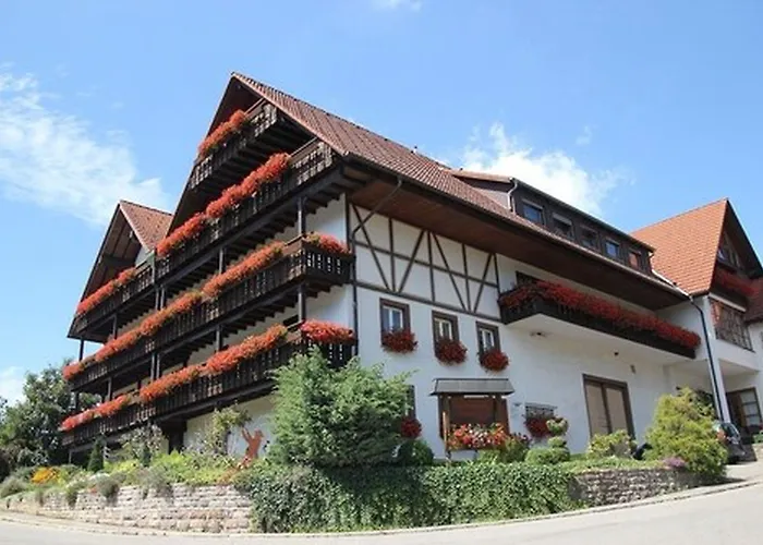 Hotel Waldblick BSR Garten mit Pavillons im Schwarzwald, ideal für Paare, Familien, Hunde
