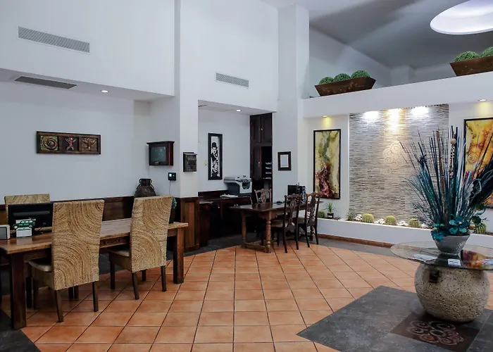 Hotel La Posada & Beach Club