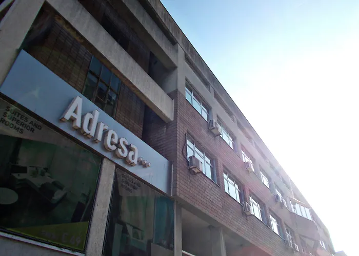 Adresa Suites